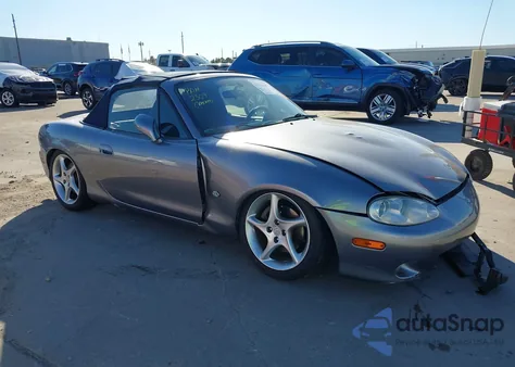 2003 Mazda Mx-5 Miata Cloth/Ls/Se/Shinsen z USA, uszkodzony, nr VIN JM1NB353430305056